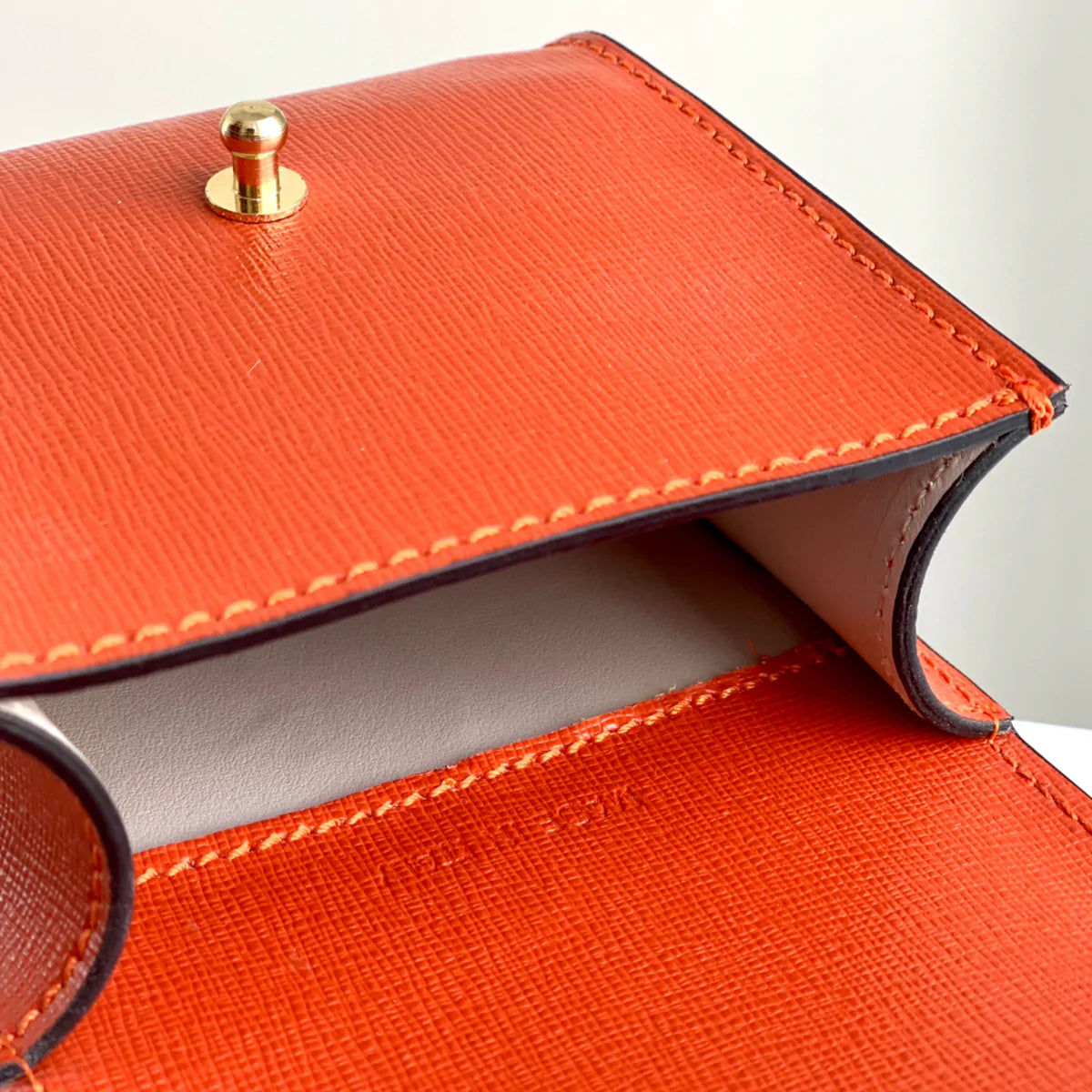 Distributeur de sacs à déjections