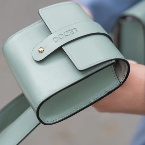 Distributeur de sacs à déjections