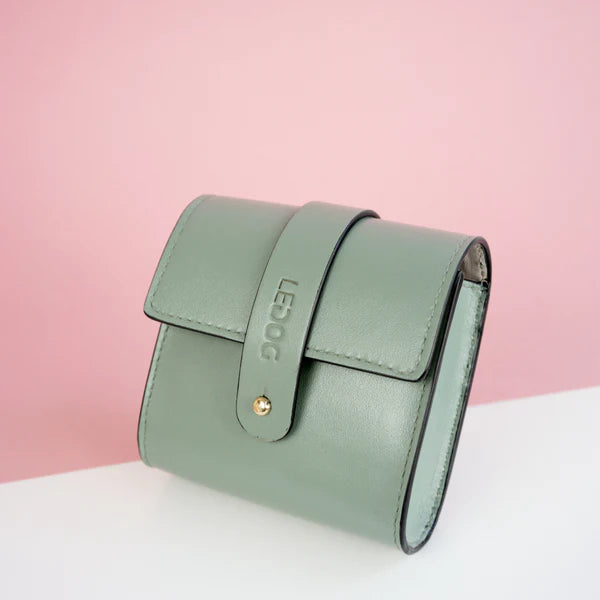 Distributeur de sacs à déjections