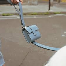 Distributeur de sacs à déjections