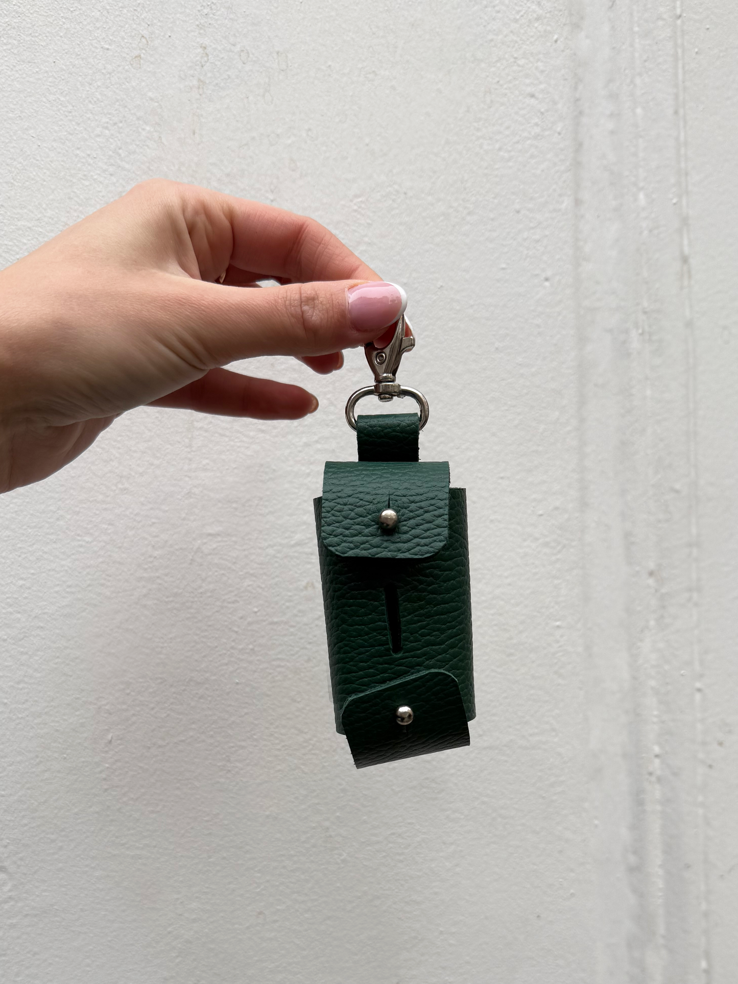 Distributeur de sacs à déjections en cuir